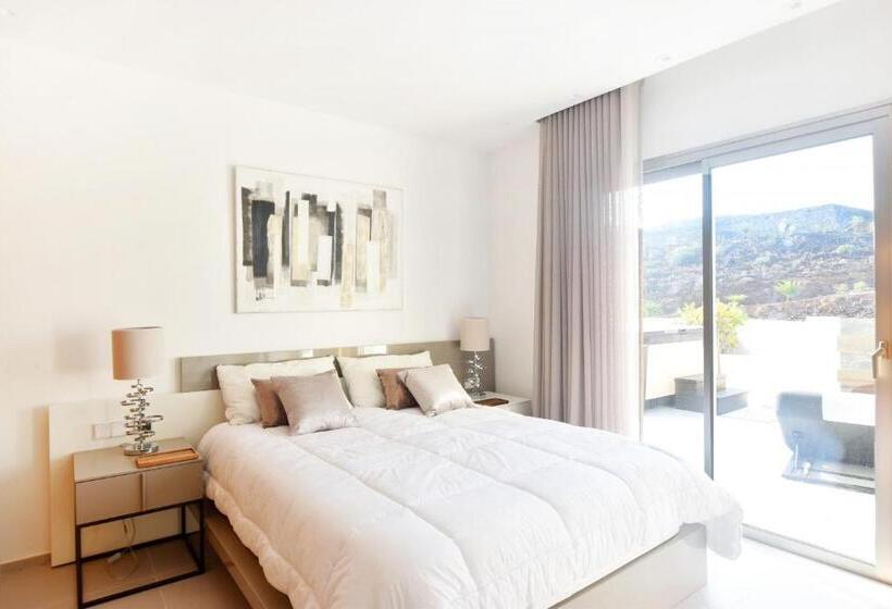 Gazmira 3 1 Penthouse Deluxe & Jacuzzi 3b