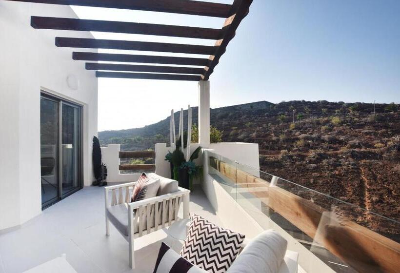 Gazmira 3 1 Penthouse Deluxe & Jacuzzi 3b