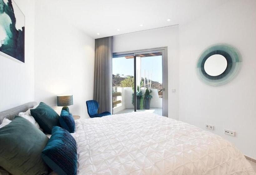 Gazmira 3 1 Penthouse Deluxe & Jacuzzi 3b