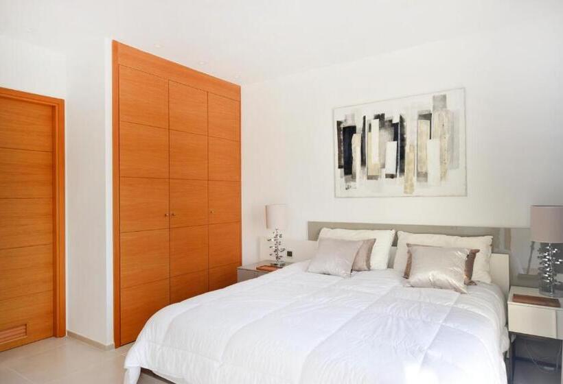 Gazmira 3 1 Penthouse Deluxe & Jacuzzi 3b