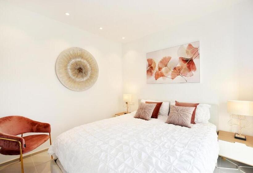 Gazmira 3 1 Penthouse Deluxe & Jacuzzi 3b