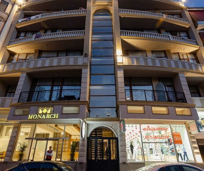 هتل Monarch