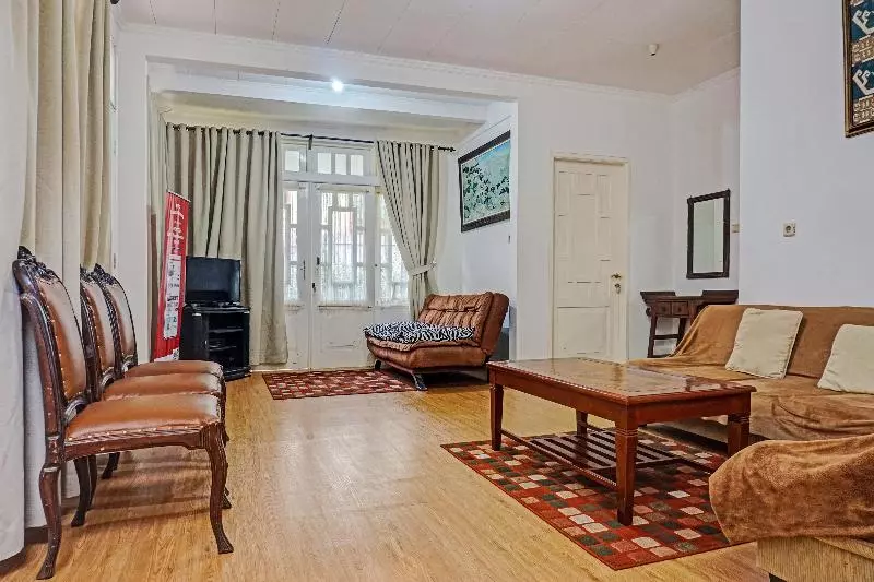 Hotelli Spot On 91225 Kota Bunga Homestay Syariah