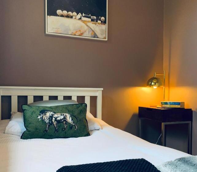 The Lake House, Woking