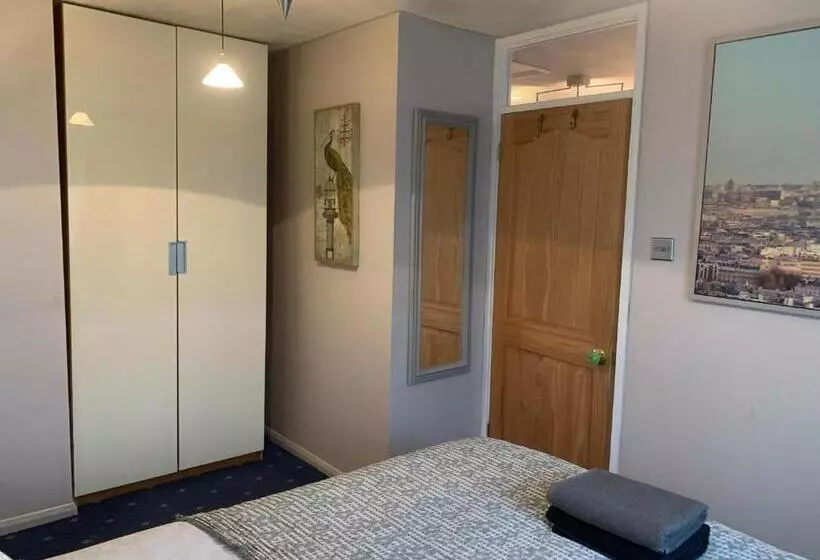 The Lake House, Woking