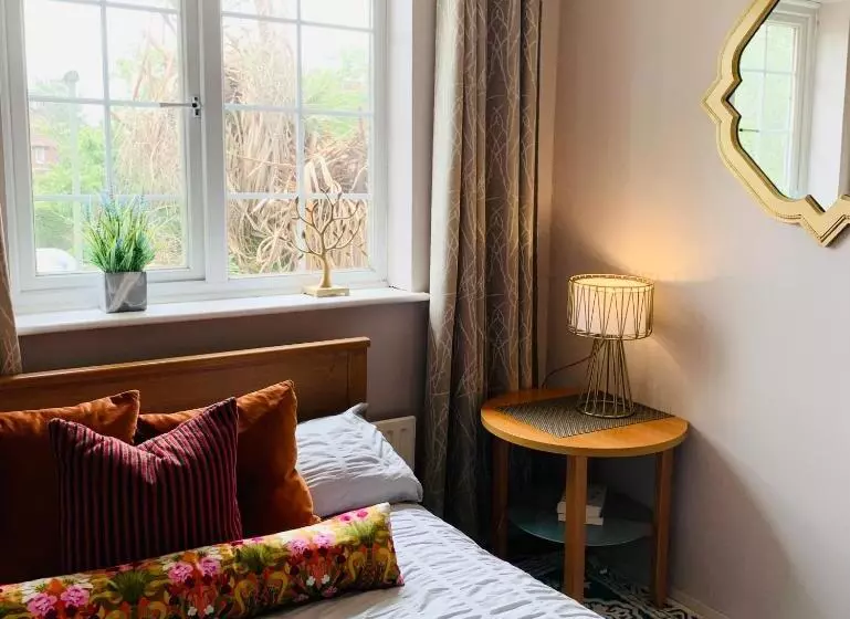 The Lake House, Woking