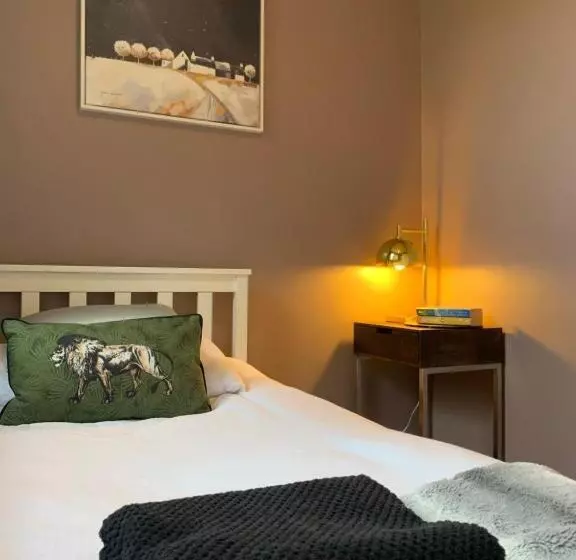 The Lake House, Woking