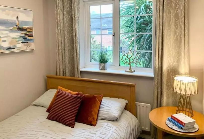 The Lake House, Woking