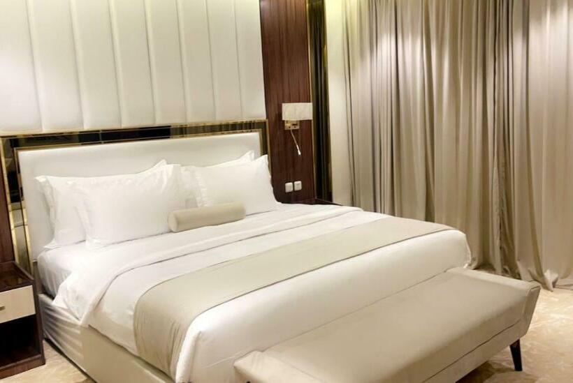 فندق White House Apartments