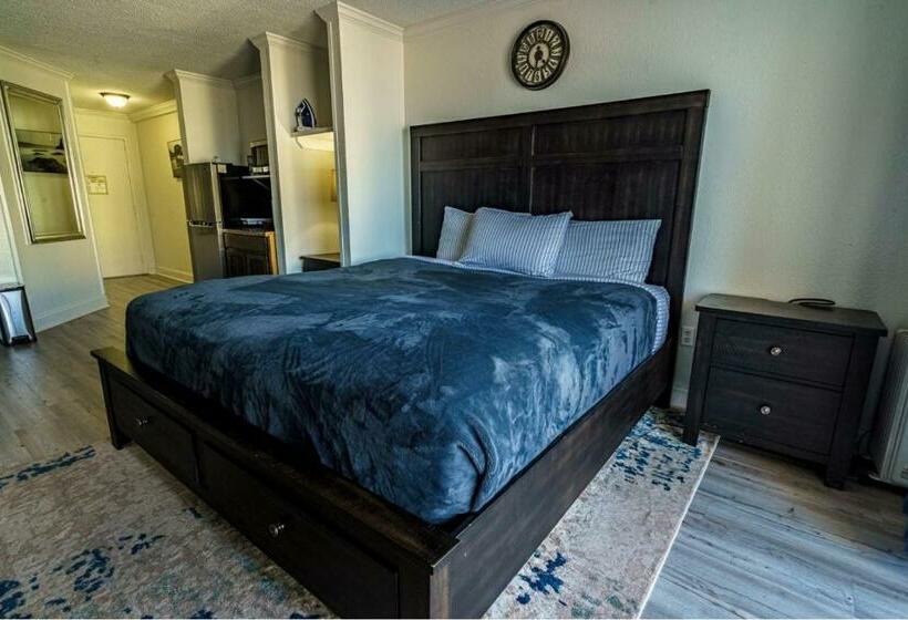 Amazing Ocean View With Balcony