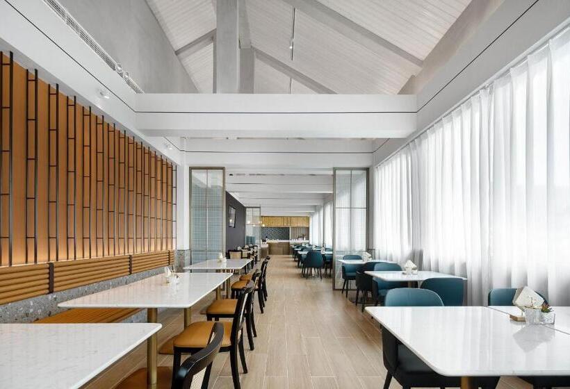 Atour Hotel Xishuangbanna Jinghong Gaozhuang Starlight Night Market