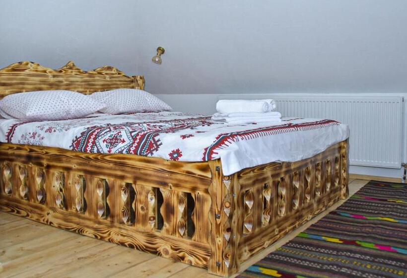 Casuta Vanatorului Campulung Moldovenesc