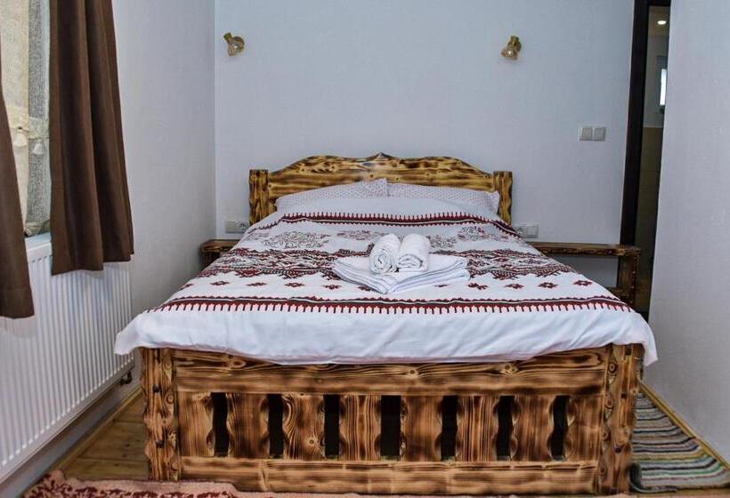 Casuta Vanatorului Campulung Moldovenesc