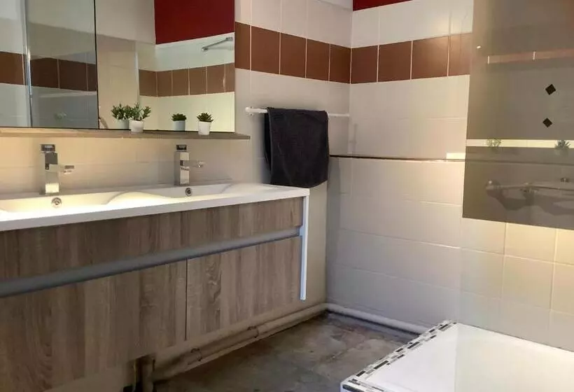 Majatalo Au Soleil D Armand