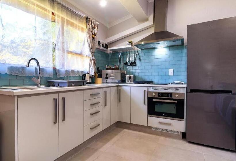 Unit 2a @ The Thatches