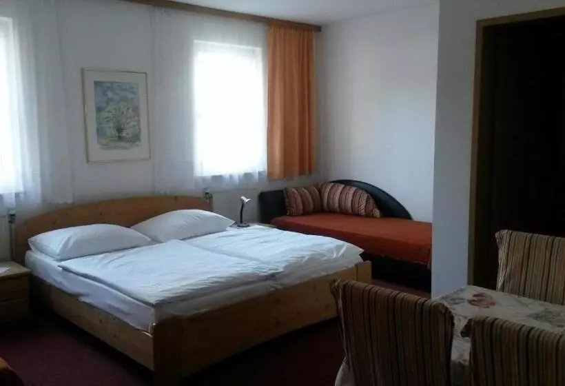 Bed and Breakfast Pension Parzer Pressbaum Bei Wien