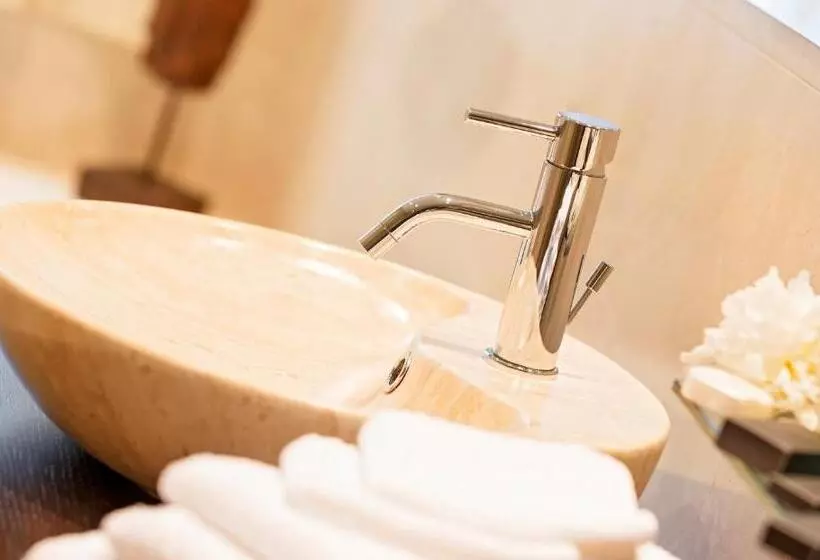 Business Hotel First