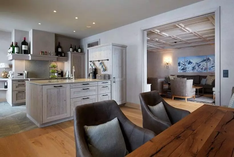 ホテル Arlberg Hospiz Chalet Suiten