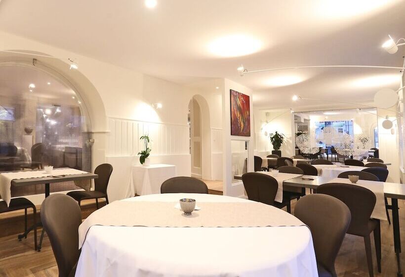 هتل Hôtel Du Cheval Blanc   City Center