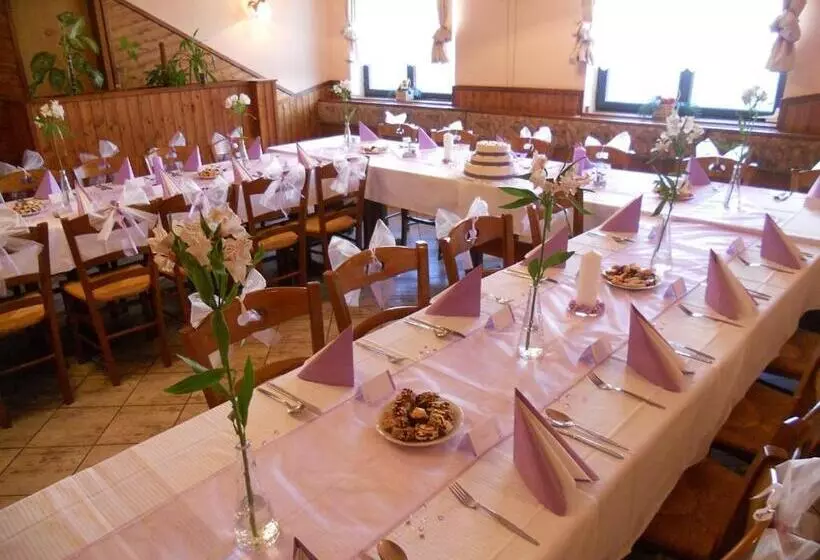 Hotel & Restaurant Signal