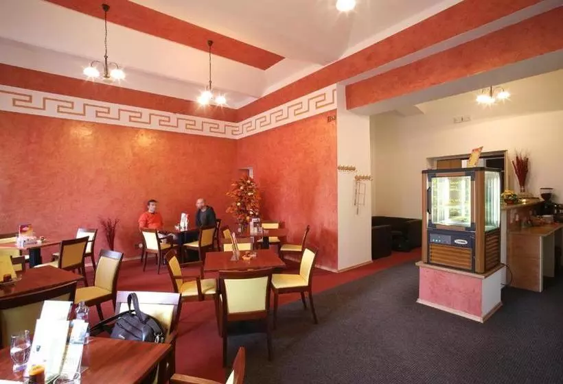 هتل Slavia Tábor