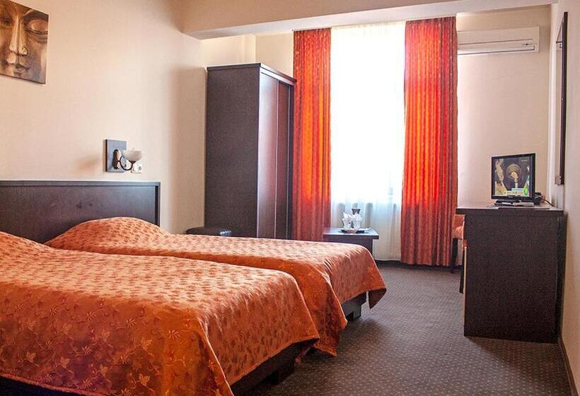 בית מלון כפרי Yaky Center