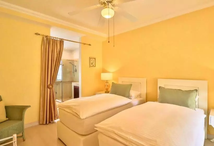 Пансион Apricot Gardens Guesthouse