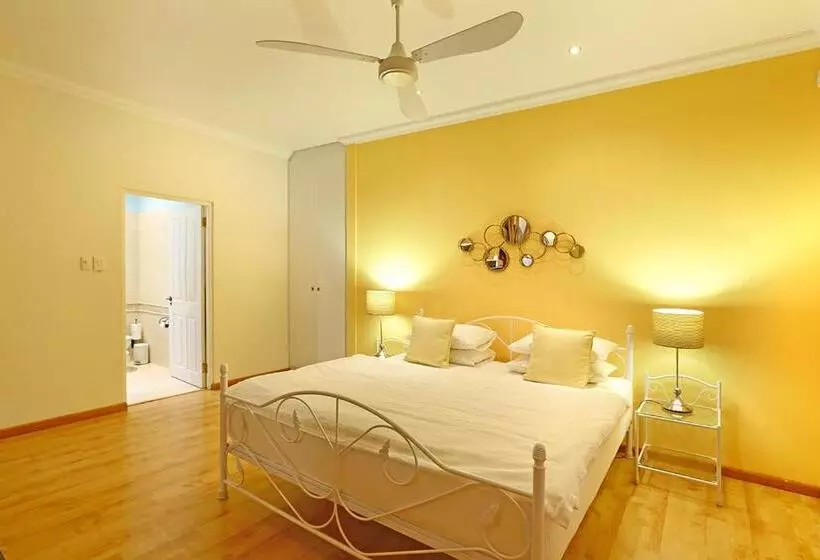 Пансион Apricot Gardens Guesthouse