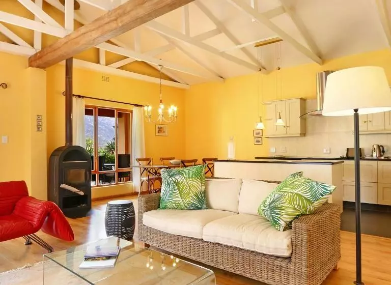 Пансион Apricot Gardens Guesthouse