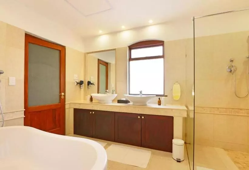 Пансион Apricot Gardens Guesthouse