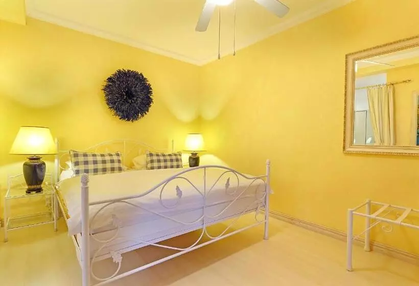 Пансион Apricot Gardens Guesthouse