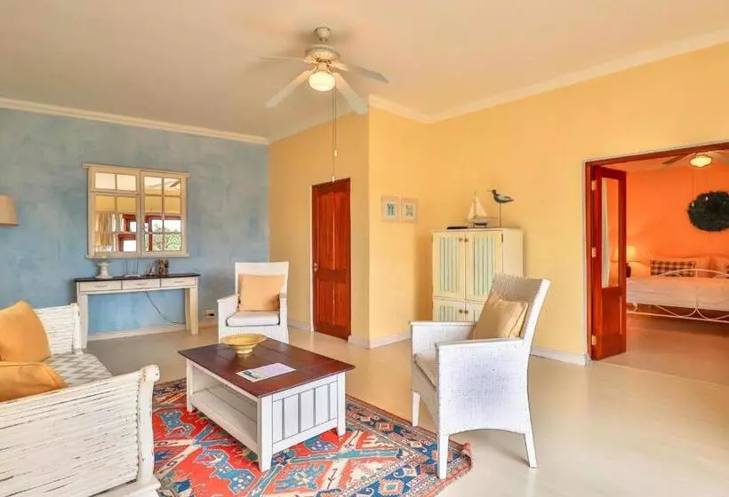 Пансион Apricot Gardens Guesthouse