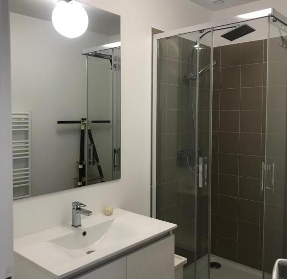 Cannes 2 Pieces De 49 M2 ,piscine. Jardin Privatif