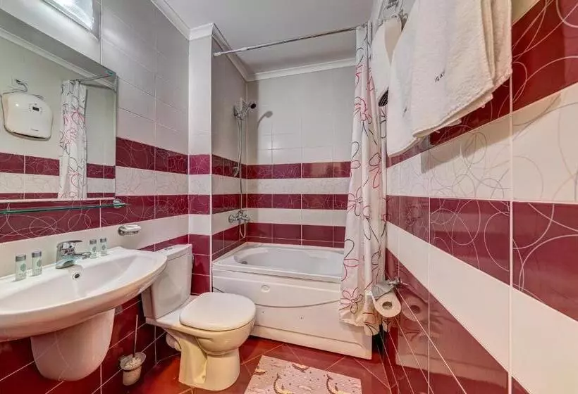 Colorful 2bd Apartment With Indoor Fireplace And Mountain View