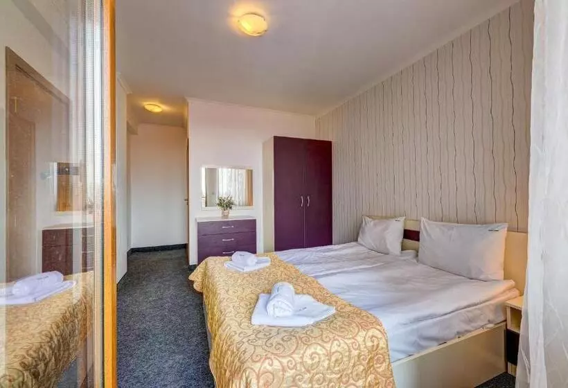 Colorful 2bd Apartment With Indoor Fireplace And Mountain View