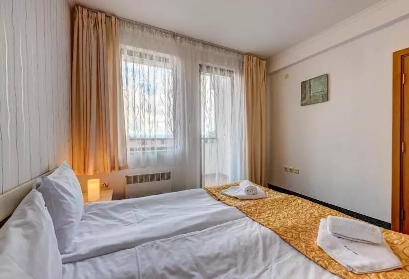 Colorful 2bd Apartment With Indoor Fireplace And Mountain View