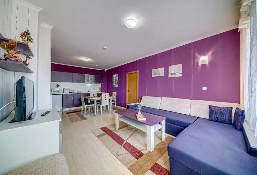 Colorful 2bd Apartment With Indoor Fireplace And Mountain View