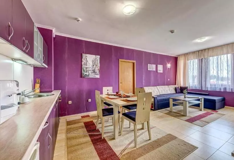 Colorful 2bd Apartment With Indoor Fireplace And Mountain View