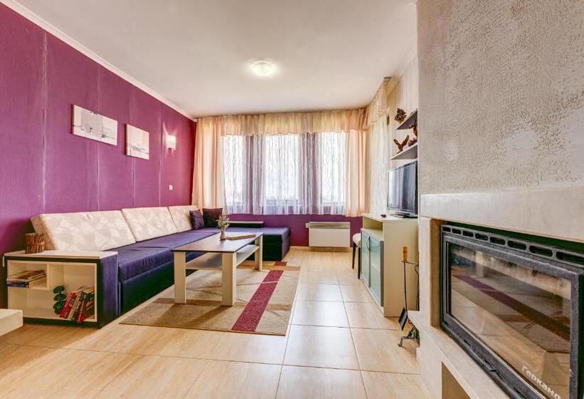 Colorful 2bd Apartment With Indoor Fireplace And Mountain View