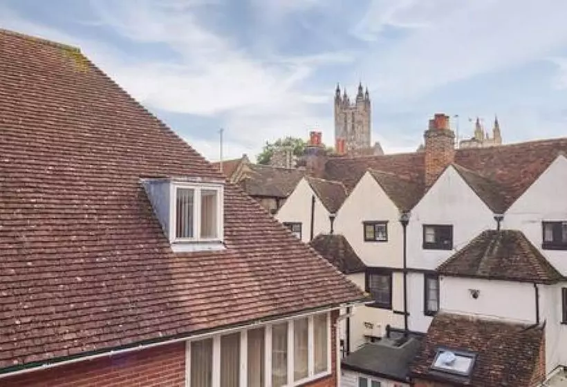 Host & Stay   Queen S Corner