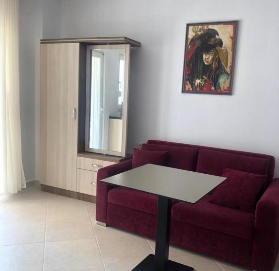 酒店 Mario, Shengjin