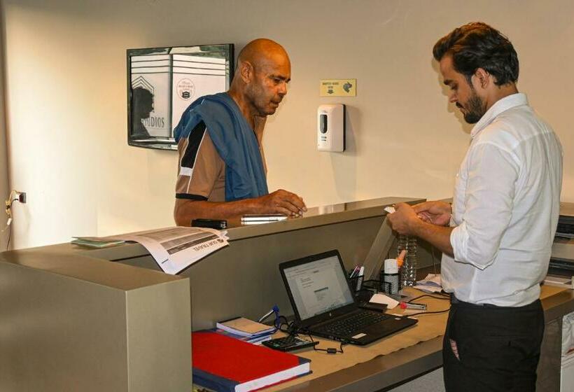 호텔 Metro Studios