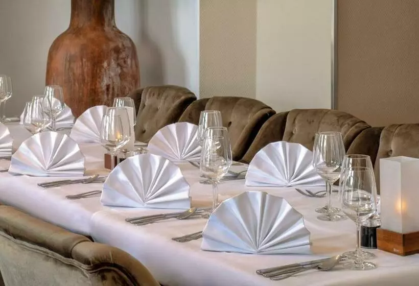 Hotelli Schloss Rattey