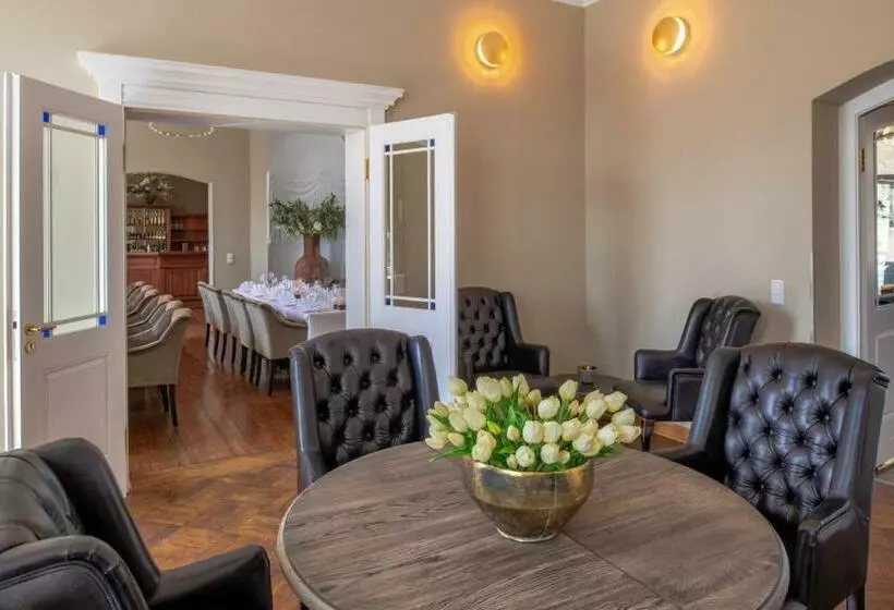 Hotelli Schloss Rattey