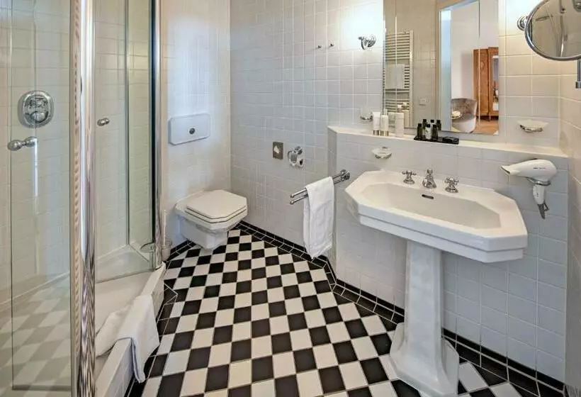 Hotelli Schloss Rattey