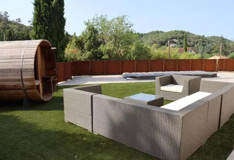 Mas Du Dragon   8 Personnes  Jacuzzi Piscine Chaufée
