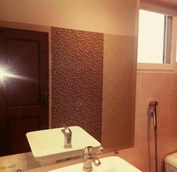 پانسیون Royal Galaxy Hotel & Residence   Near Islamabad International Airport & Motorway
