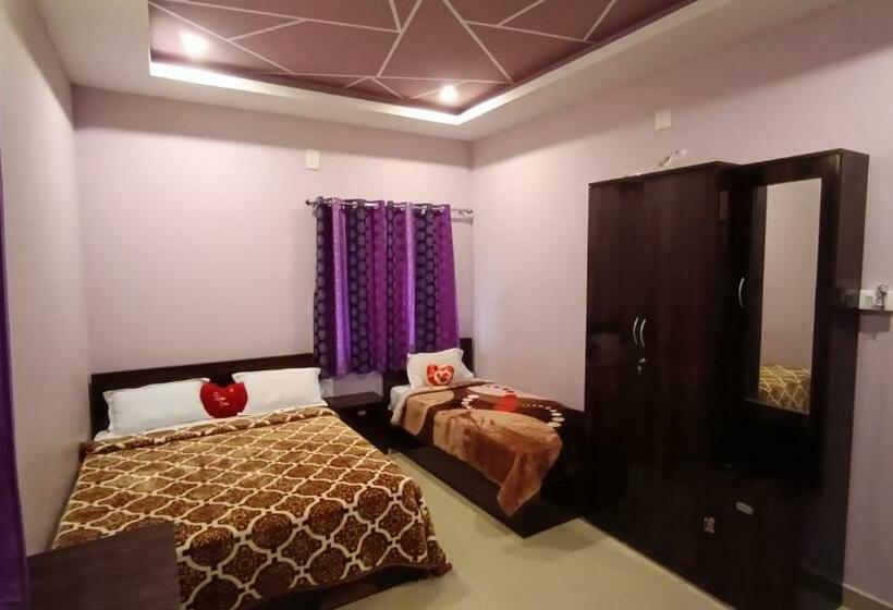 Bed and Breakfast Rose Garden Enclave For Families & Executives