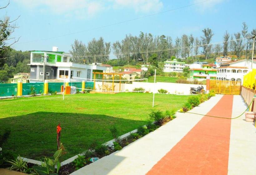 Bed and Breakfast Rose Garden Enclave For Families & Executives