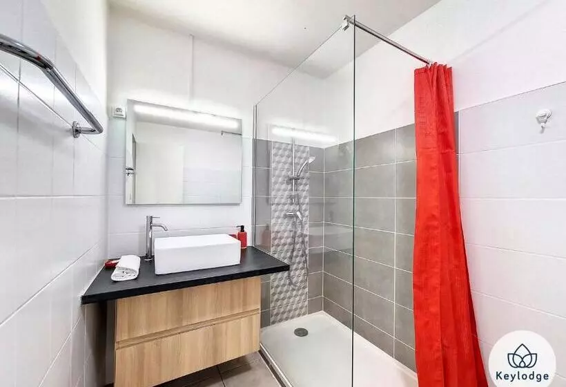 Kaz Luma   Joliment Décorée   Le Tampon